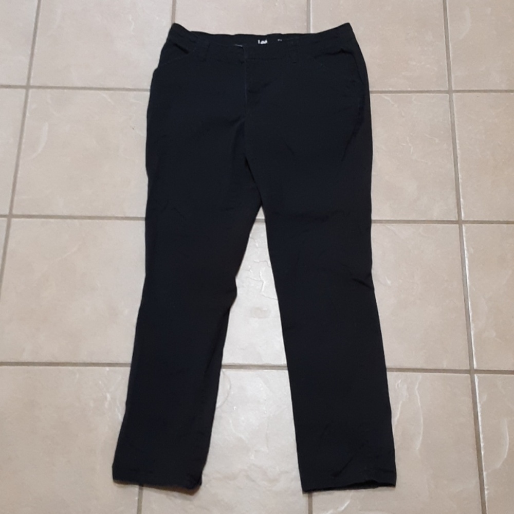 Lee Essential Chino Pants